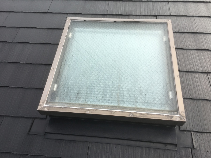 天窓からの雨漏り修理前