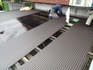 7枚はガルバリウム製波板を使用