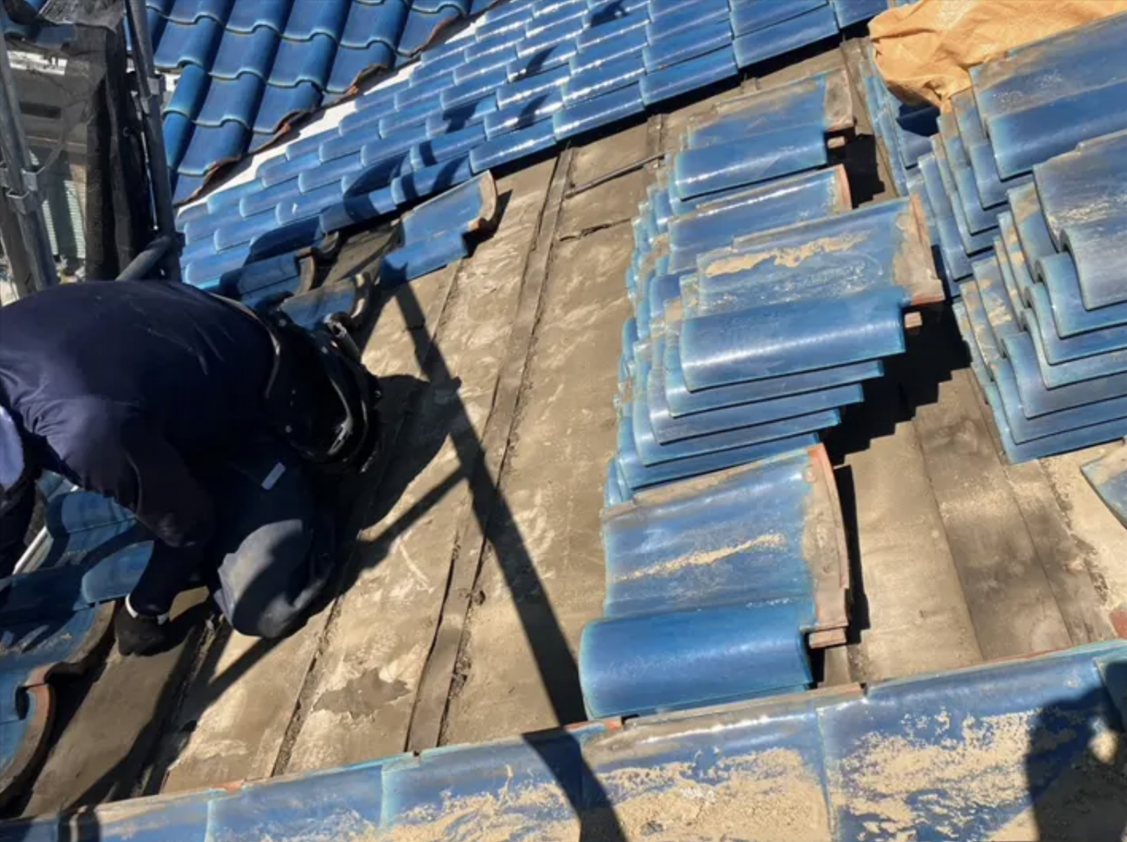 調布市で瓦屋根の雨漏りにお悩みなら、「屋根葺き直し工事」という選択肢