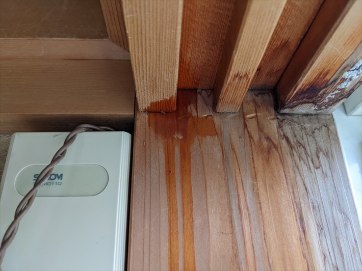 調布市の皆さん！サッシからの雨漏りは放置厳禁です！