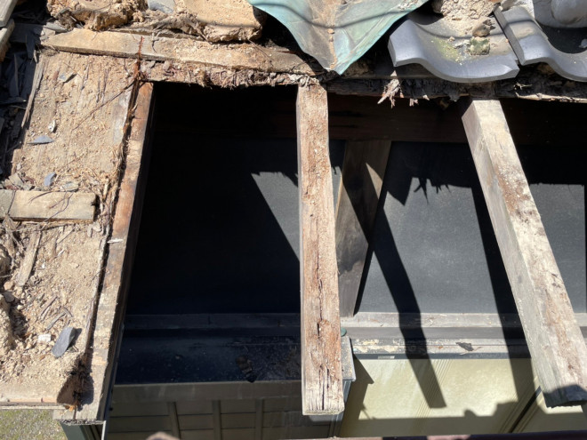 春日井市の谷樋からの雨漏り修理