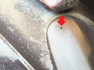 谷板金に小さな穴