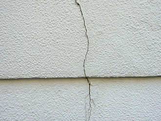外壁のひび割れ