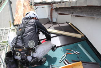 屋根工事中の様子 屋根工事中の様子