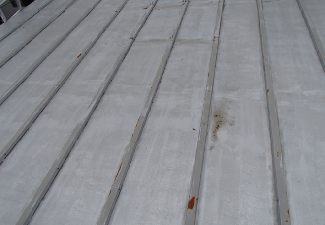 千葉市中央区大巌寺町で築40年になる貸家の瓦棒屋根から雨漏りが発生し調査にお伺いしました