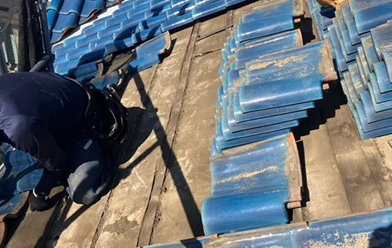 瓦葺き直し工事