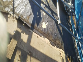 屋根葺き替え中