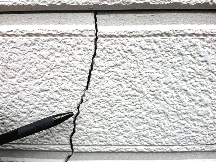 府中市で外壁のクラックなら早めのコーキング補修で雨漏り対策を！