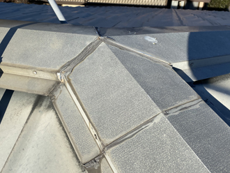 棟板金　シーリング材の劣化