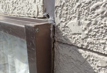 窓サッシ周辺のコーキングなどの隙間