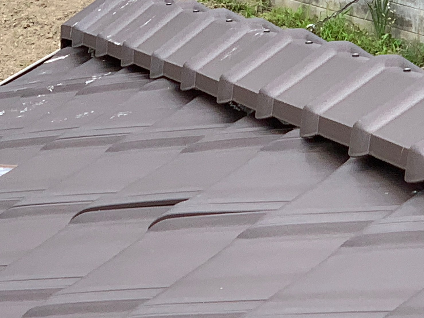 守山区で平板瓦の浮きや欠損がありました。外壁目地シーリングの劣化も有り