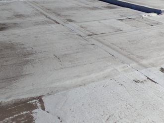 旭市足川にて天井雨漏りのご相談、陸屋根の防水層を点検致しました