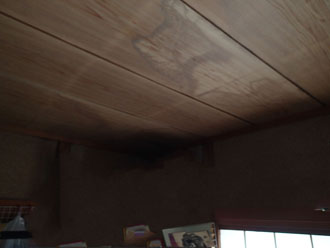 天井のシミ