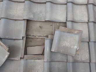 瓦を剥がしてみる