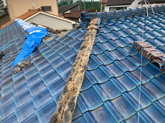 隅棟の瓦も撤去