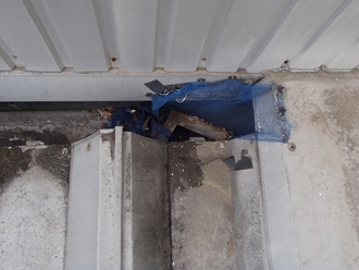 雨樋が壊れている