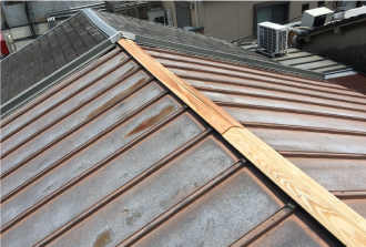 棟板金のネジの打ち直し 棟板金のネジの打ち直し