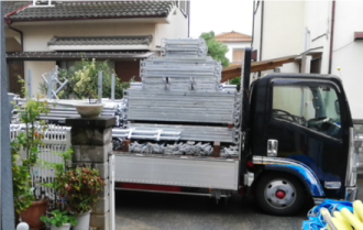 部材搬入時は破損、汚損しないよう注意を払います