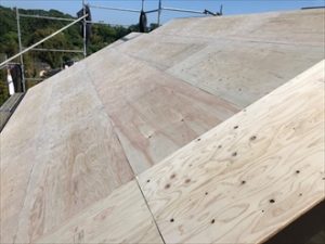 構造用合板の野地板を重ね張り