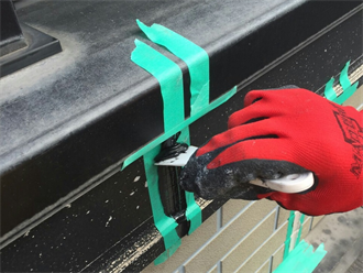 笠木の継ぎ目等をシーリング材で補修