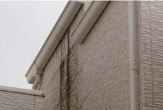 黒ずんだ外壁の汚れ 黒ずんだ外壁の汚れ