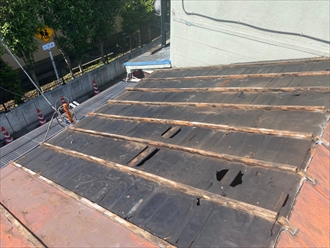 既存屋根材を撤去