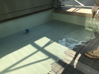 ウレタン塗膜防水工事（絶縁工法）