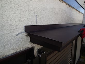 庇板金取り付け