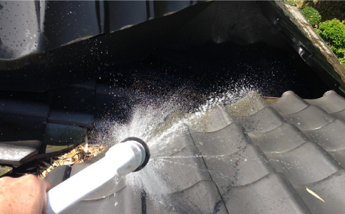 散水試験の様子 散水試験の様子