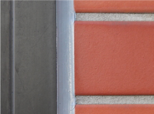 コーキングが充填された外壁目地