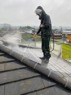 セメント平瓦の高圧洗浄
