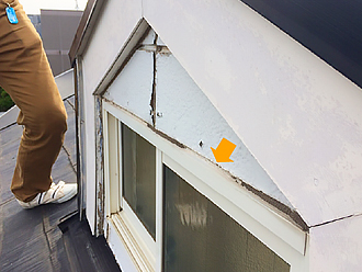 ドーマーの窓サッシのコーキングが劣化