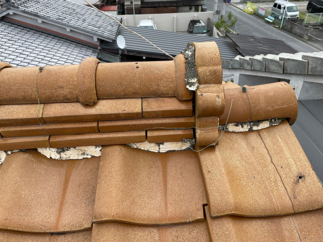 鬼瓦漆喰の剥がれ