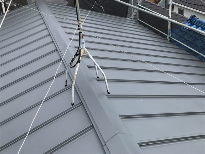 屋根カバー工法完了