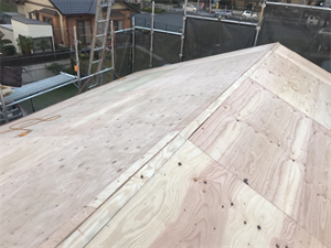 野地板を増張りして補強