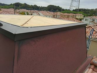 捨て板金を設置