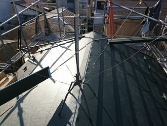 平場のスーパーガルテクト葺きが完了