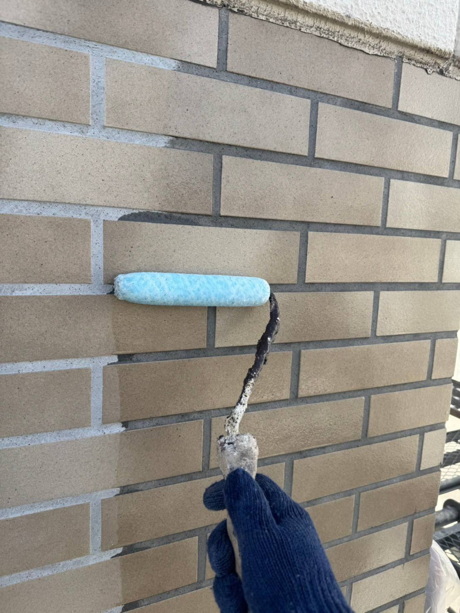 外壁タイル塗り作業