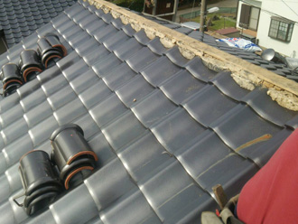 棟取り直し工事　外した瓦は再度利用する