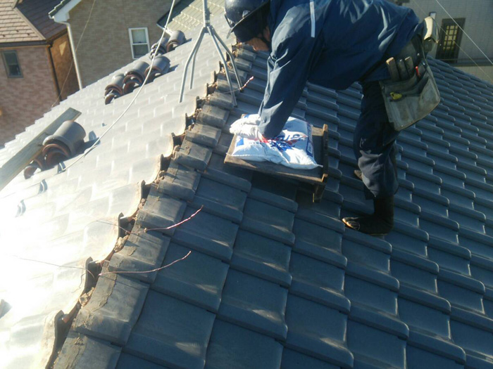 四街道市鹿渡で大屋根の棟取り直し工事と土居熨斗瓦の漆喰詰め直し工事