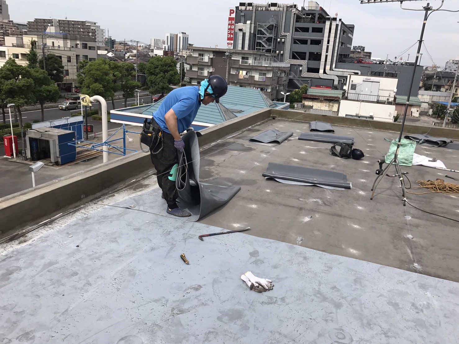 防水シートの撤去