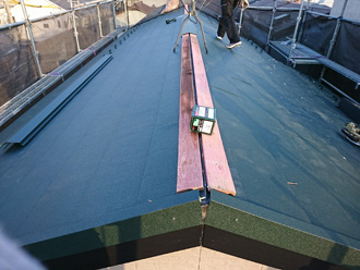 棟に貫板を設置