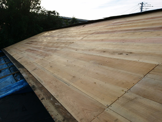 野地板を張ります