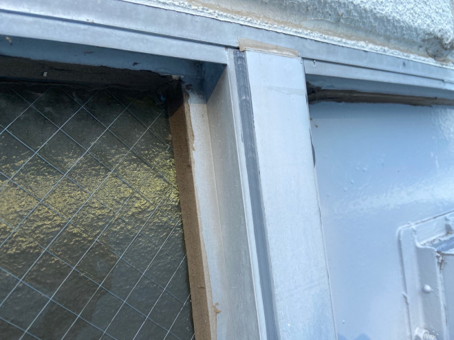 さいたま市見沼区　サッシまわりコーキング