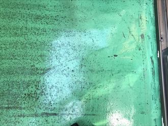 雨漏りを起こしたベランダ