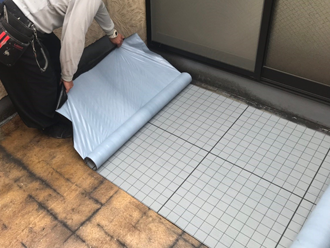 通気緩衝シートを敷く