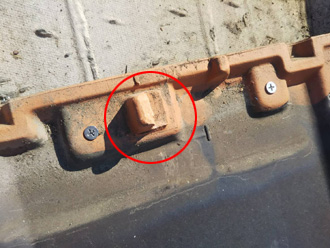 川崎市中原区今井上町で割れた防災瓦の屋根の補修（瓦差し替えと棟取り直し工事）