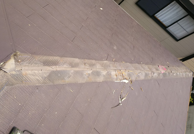 藤沢市善行坂で強風被害を受けた棟板金の交換と雨樋補修工事