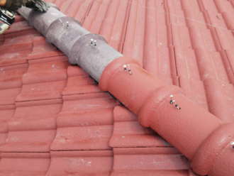 不足分のモニエル瓦は同じ形状のもので代用