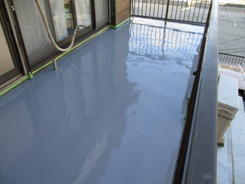 沼津市ベランダ防水下塗り